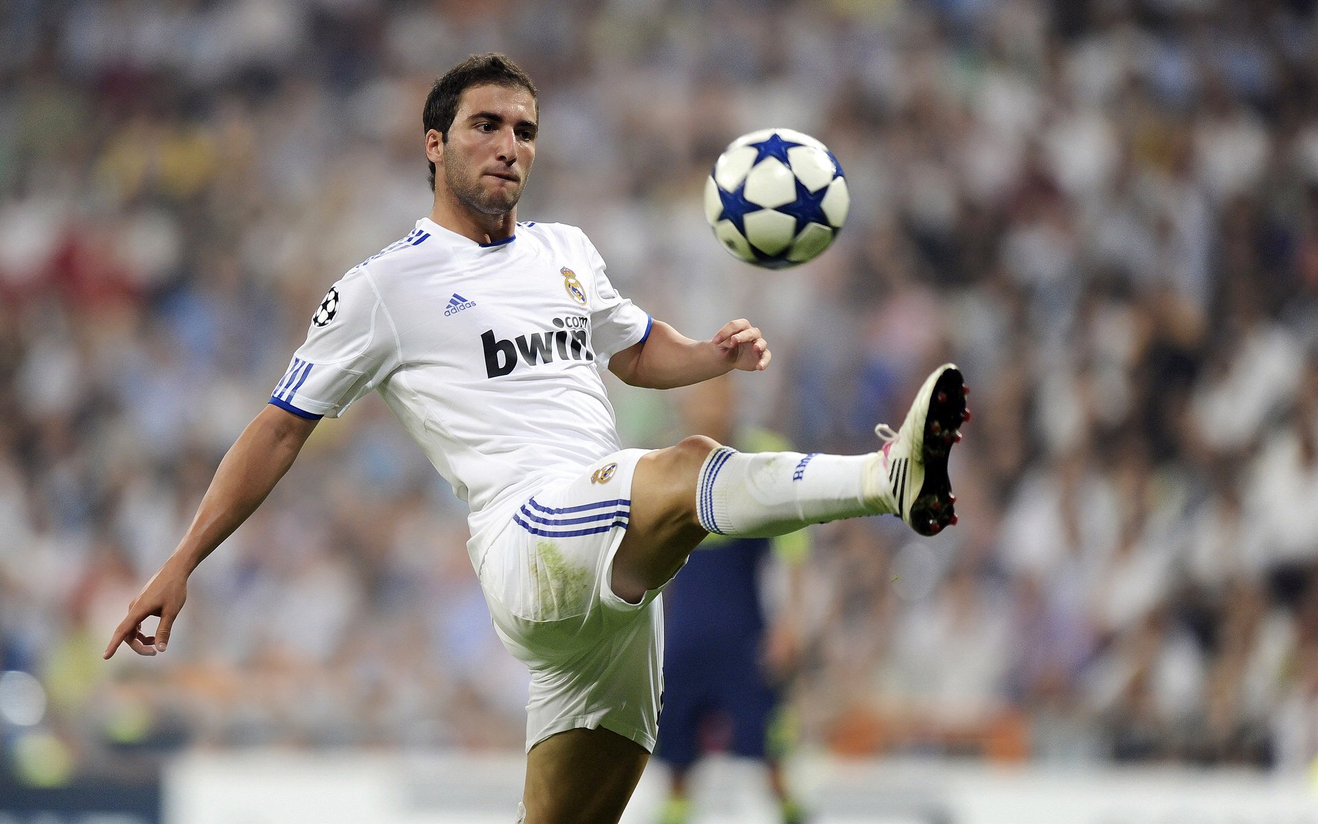 世俱杯精彩瞬间：那些令人热血沸腾的比赛高潮，世俱杯知乎